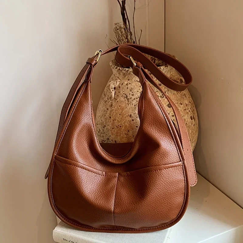 Tote Bag with High-end Feel and Large Capacity New Versatile Commuting Bag for Women's Casual Shoulder Crossbody Bolsa Mujer
Tote Bag with High-end Feel and Large Capacity New Versatile Commuting Bag for Women's Casual Shoulder Crossbody Bolsa Mujer