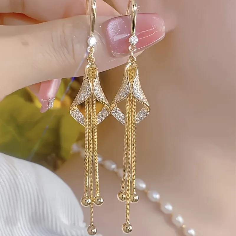 New anti allergic geometric long tassel earrings, simple women's earrings, versatile for daily commuting, exquisite and fashionable jewelry preferred for Valentine's Day and Mother's Day gifts
New anti allergic geometric long tassel earrings, simple women's earrings, versatile for daily commuting, exquisite and fashionable jewelry preferred for Valentine's Day and Mother's Day gifts