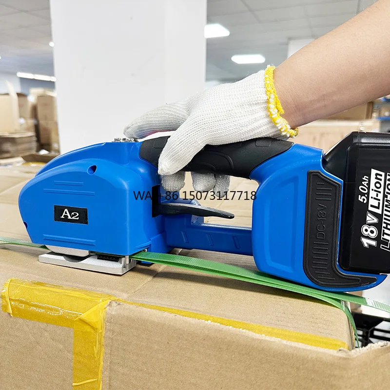 A2 Portable Semi Automatic Banding Tool High Tension 3500N Electric Handheld Battery Strapping Machine With 2 Battery
A2 Portable Semi Automatic Banding Tool High Tension 3500N Electric Handheld Battery Strapping Machine With 2 Battery