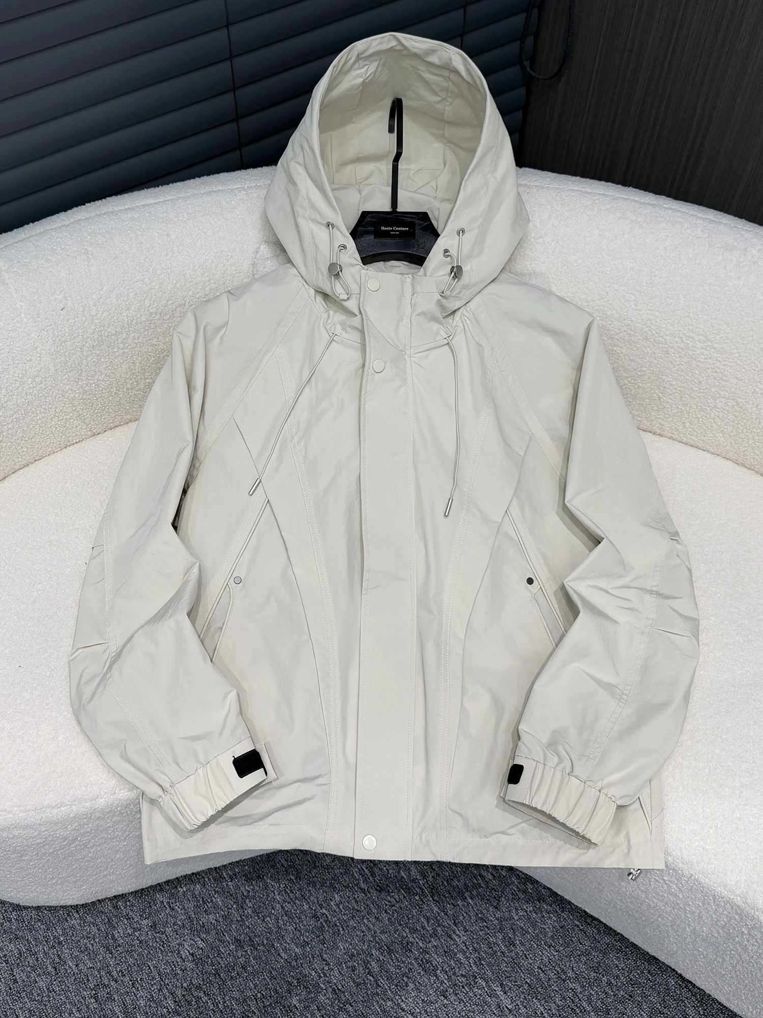 Мужская повседневная куртка с капюшоном, свободного кроя, универсальная, ветрозащитная, из полиэстера, нейлона и композитного волокна, на молнии
Мужская повседневная куртка с капюшоном, свободного кроя, универсальная, ветрозащитная, из полиэстера, нейлона и композитного волокна, на молнии