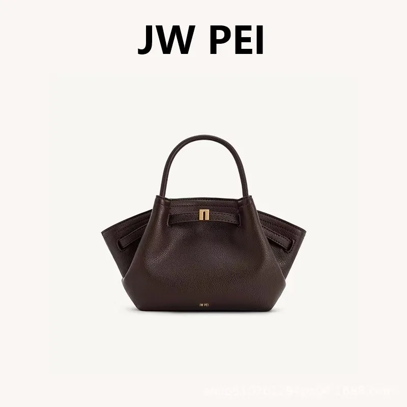 JW PEI Dumpling wrap French niche design new pleated bag fashionable and versatile hand-held armpit bag
JW PEI Dumpling wrap French niche design new pleated bag fashionable and versatile hand-held armpit bag