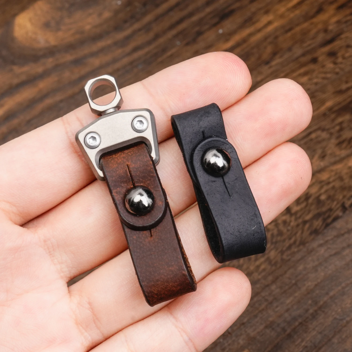 Titanium Alloy Men's Belt Keychain With Black Brown Leather Straps Minimal Design Outdoor EDC Small Tool
Titanium Alloy Men's Belt Keychain With Black Brown Leather Straps Minimal Design Outdoor EDC Small Tool