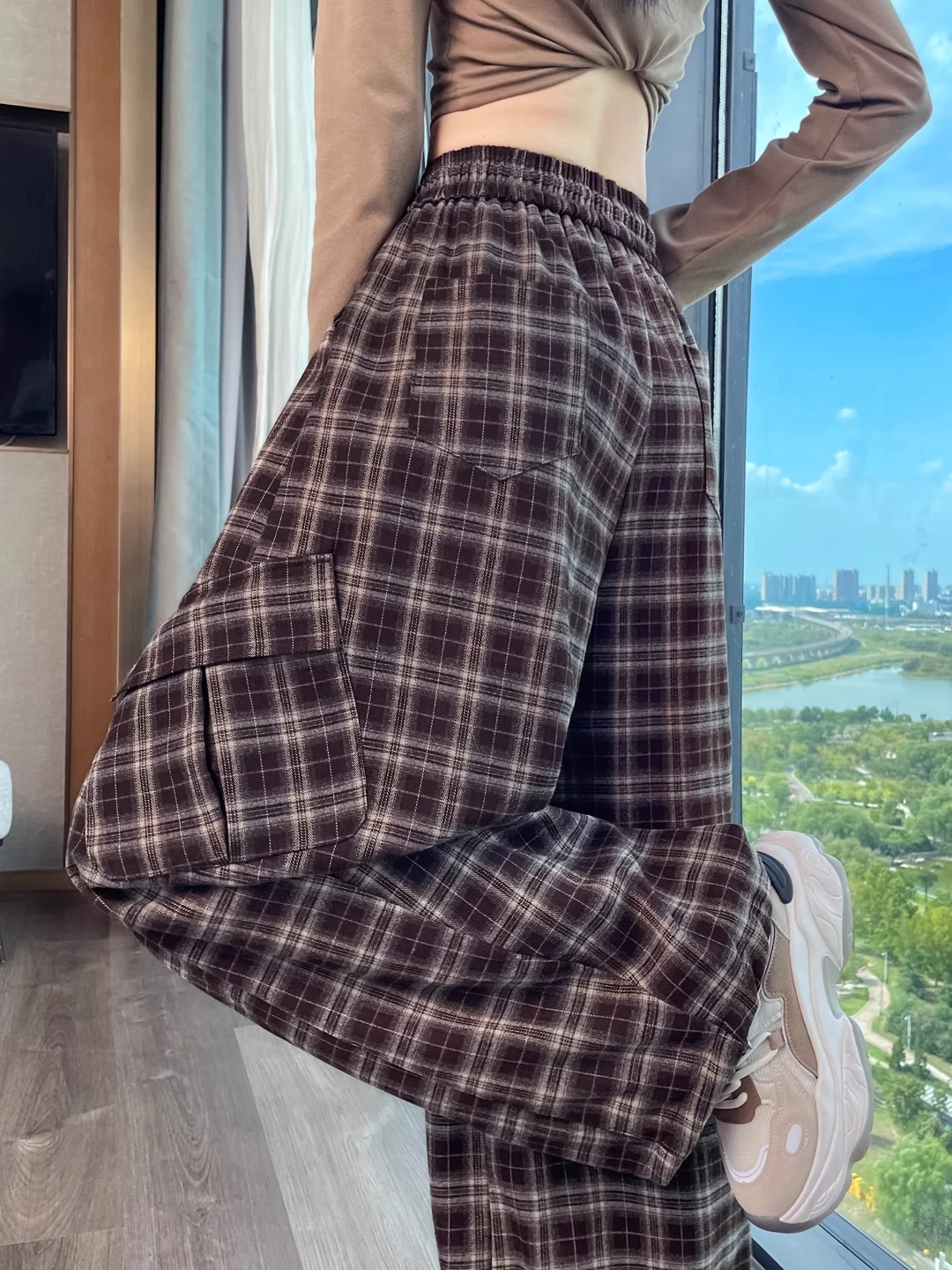 Retro Plaid Wide Leg Work Pants Women's Spring Autumn 2026 New High Waist Slimming Drapey Cuffed Mountain Sports Pants
Retro Plaid Wide Leg Work Pants Women's Spring Autumn 2026 New High Waist Slimming Drapey Cuffed Mountain Sports Pants