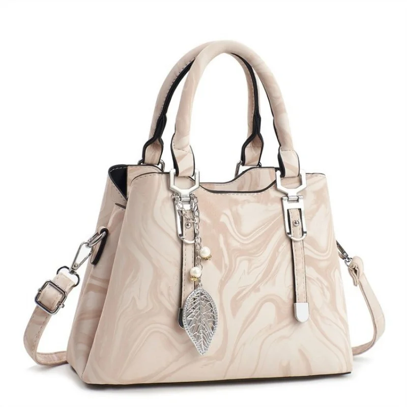 Fashionable Trendy Vintage Handbag With Letter Logo Elegant Leather And Large Capacity For Everyday Women
Fashionable Trendy Vintage Handbag With Letter Logo Elegant Leather And Large Capacity For Everyday Women