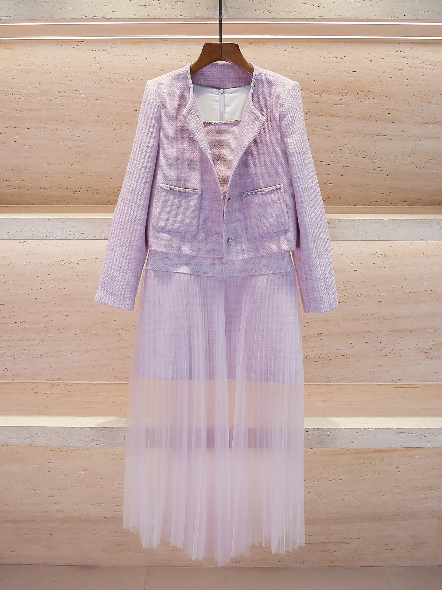 High-End Women's Summer 2026 Tweed Jacket Vest Dress Set Fashionable Commute Style Short Sleeve High Waist Color
High-End Women's Summer 2026 Tweed Jacket Vest Dress Set Fashionable Commute Style Short Sleeve High Waist Color