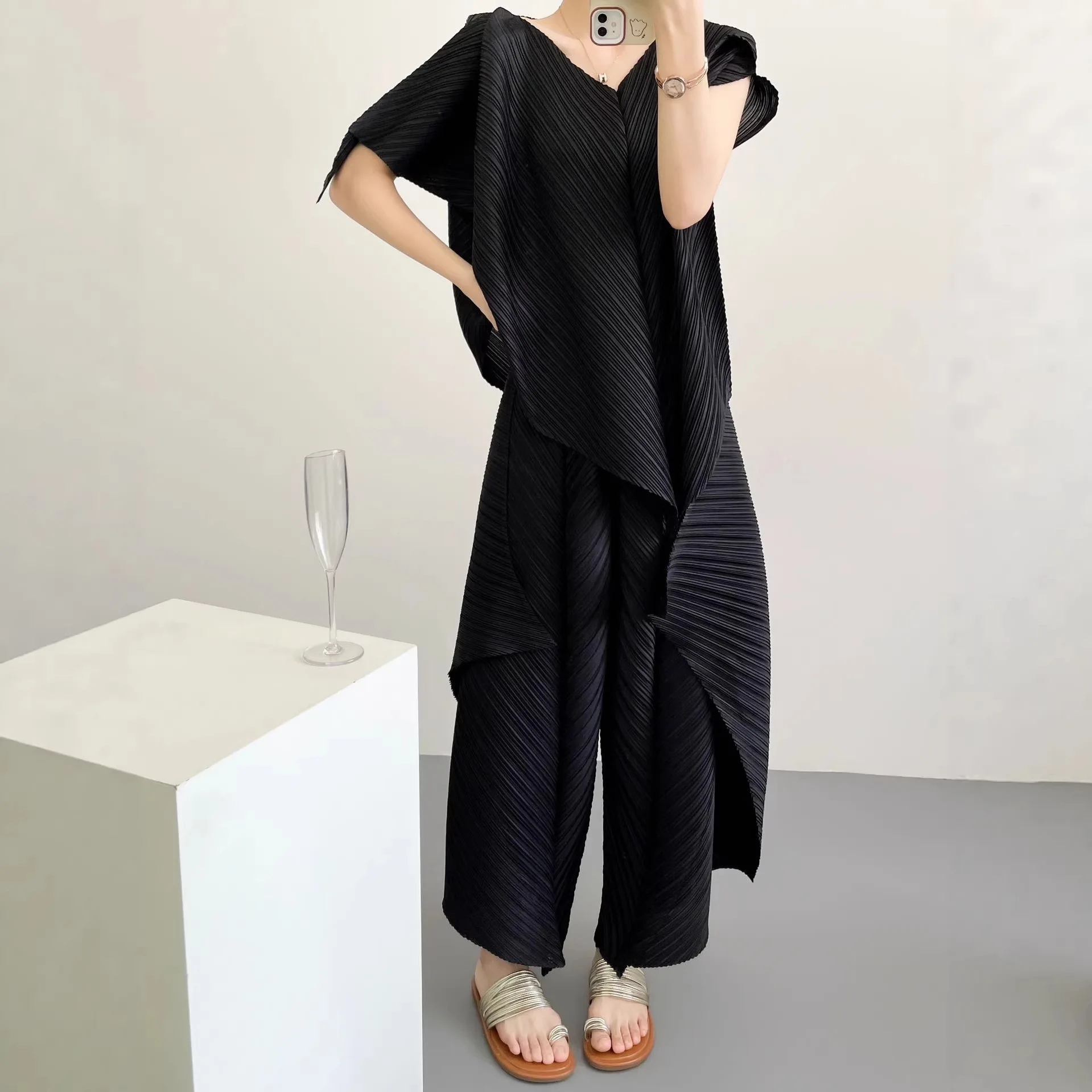 Miyake Folds 2026 Irregular Set Women Temperament Fashion Design Two Piece Solid Color Advanced Wear A Whole Set of Slimming
Miyake Folds 2026 Irregular Set Women Temperament Fashion Design Two Piece Solid Color Advanced Wear A Whole Set of Slimming