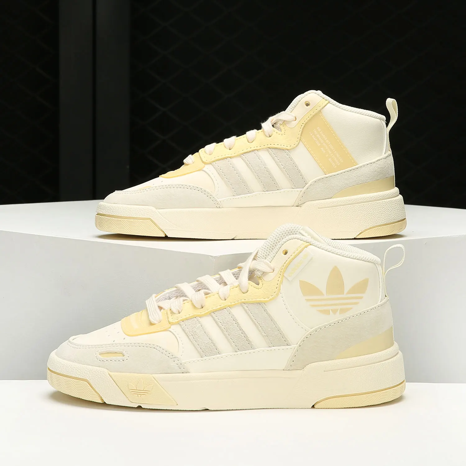 Adidas натуральная клеверная женская удобная модная повседневная обувь с низким вырезом H00221
Adidas натуральная клеверная женская удобная модная повседневная обувь с низким вырезом H00221