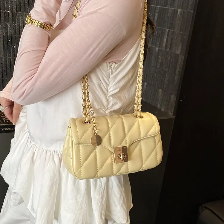 Элегантные вместительные сумки для подгузников для женщин: роскошная дизайнерская кожаная сумка через плечо, простая винтажная модная сумка-тоут для поездок на работу.
Элегантные вместительные сумки для подгузников для женщин: роскошная дизайнерская кожаная сумка через плечо, простая винтажная модная сумка-тоут для поездок на работу.