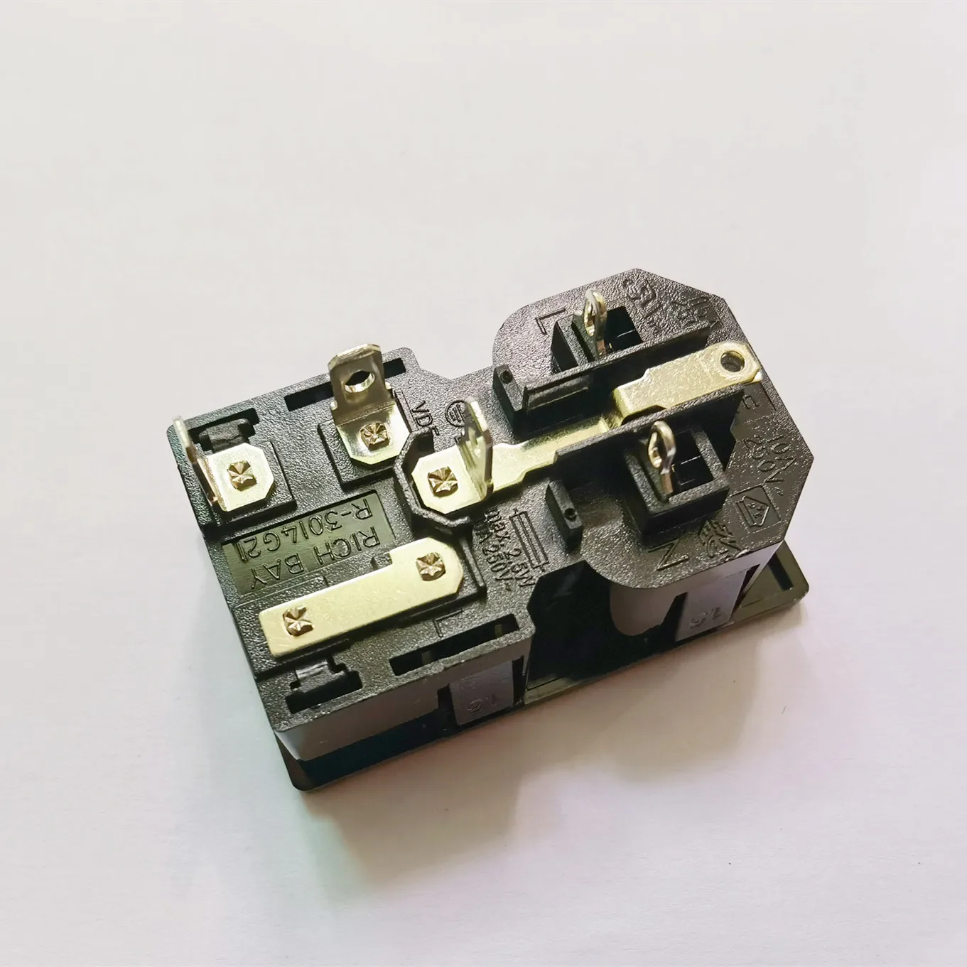 Original new 100% R-3014G21 with insurance one male and one female power socket 15A250VAC 10A250VAC (SWITCH)
Original new 100% R-3014G21 with insurance one male and one female power socket 15A250VAC 10A250VAC (SWITCH)