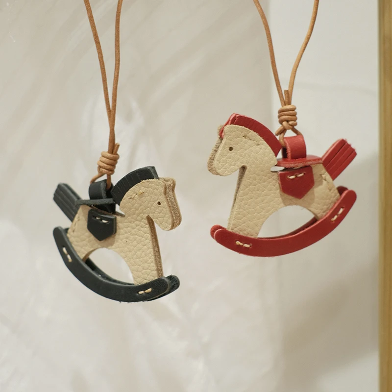 Cute wooden horse pendant, handcrafted genuine leather keychain bag charm car decoration cute cartoon design
Cute wooden horse pendant, handcrafted genuine leather keychain bag charm car decoration cute cartoon design