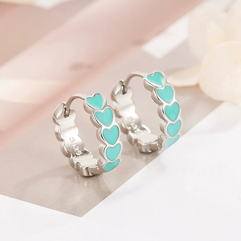 Красочные серьги-сердечки с уникальным дизайном, простые сладости, серебряная пряжка для ушей 925 пробы для женщин, персонализированные модные украшения KOFSAC
Красочные серьги-сердечки с уникальным дизайном, простые сладости, серебряная пряжка для ушей 925 пробы для женщин, персонализированные модные украшения KOFSAC