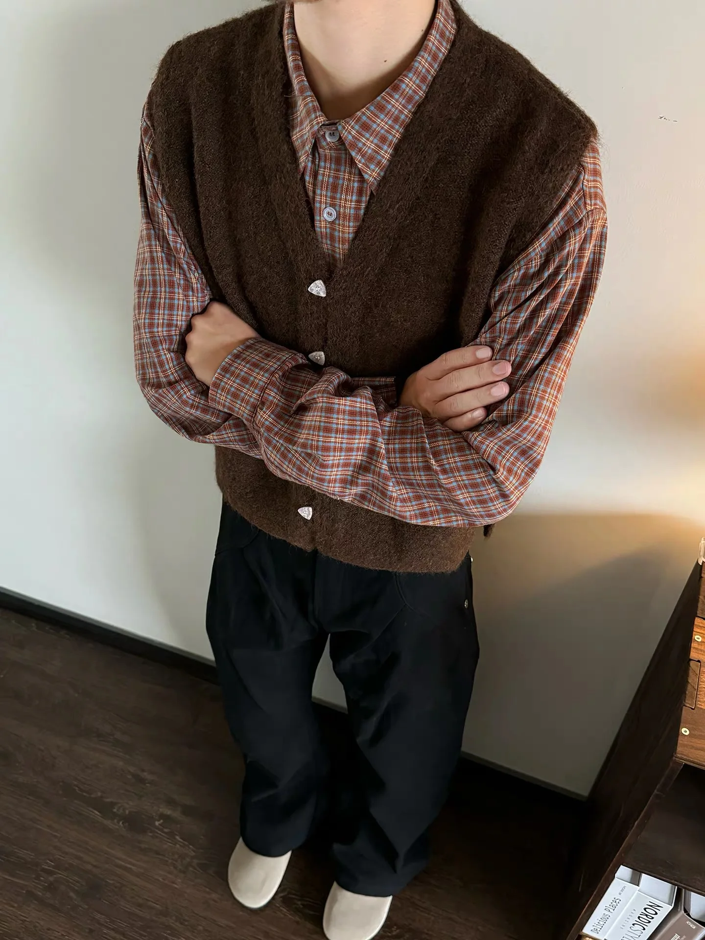 Американский ретро-свитер на пуговицах с v-образным вырезом, жилет ex, осень-зима, повседневный универсальный топ из полиэфирного волокна, длинный све
Американский ретро-свитер на пуговицах с v-образным вырезом, жилет ex, осень-зима, повседневный универсальный топ из полиэфирного волокна, длинный све