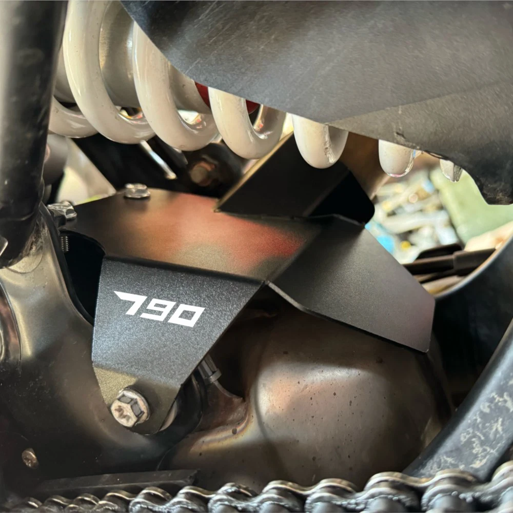Rear Shock Heat Shield For 790 890 ADV 790 890 Adventure S R Rally 2019 - 2022 2023 2024 2025 2026 Exhaust Pipe Protection Cover
Rear Shock Heat Shield For 790 890 ADV 790 890 Adventure S R Rally 2019 - 2022 2023 2024 2025 2026 Exhaust Pipe Protection Cover