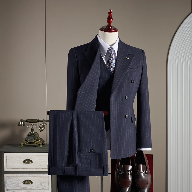 High-quality, fashionable, stylish and versatile British-style striped double-breasted suit set, three-piece business casual sui
High-quality, fashionable, stylish and versatile British-style striped double-breasted suit set, three-piece business casual sui