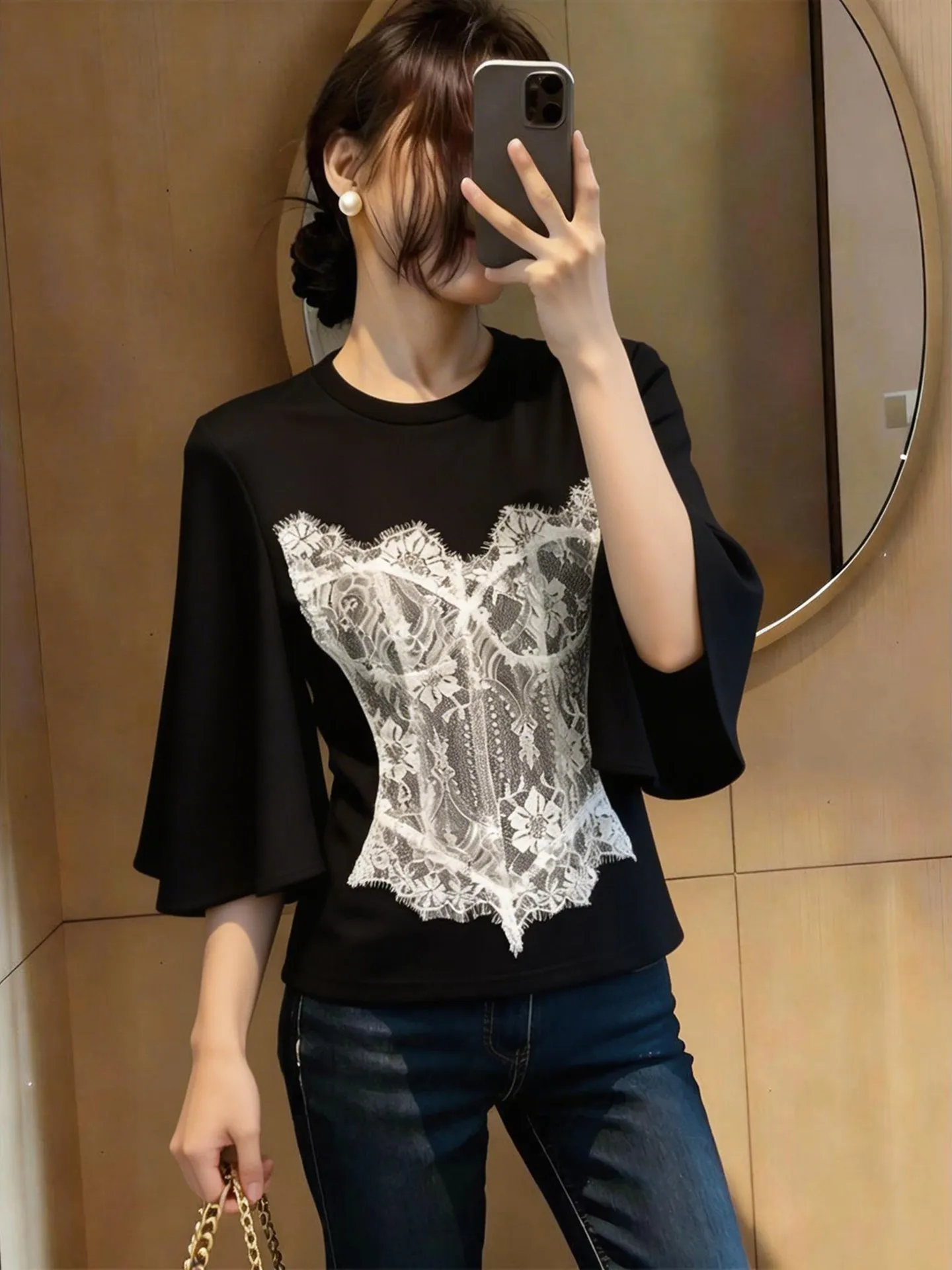 Retro Lace Waist-Cinching Top for Women in Black Commute Elegant Fashion Spring Summer New Arrival Korean Style Straight Cut
Retro Lace Waist-Cinching Top for Women in Black Commute Elegant Fashion Spring Summer New Arrival Korean Style Straight Cut