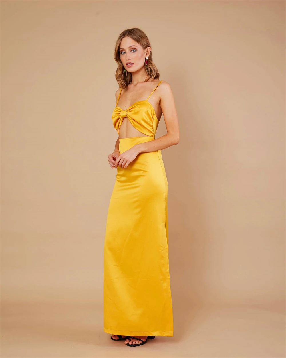 Customized Fashion Yellow SatinEvening Dress Sweetheart Spaghetti Straps Sleeveless Celebrity Gowns Temperament Bridal
Customized Fashion Yellow SatinEvening Dress Sweetheart Spaghetti Straps Sleeveless Celebrity Gowns Temperament Bridal