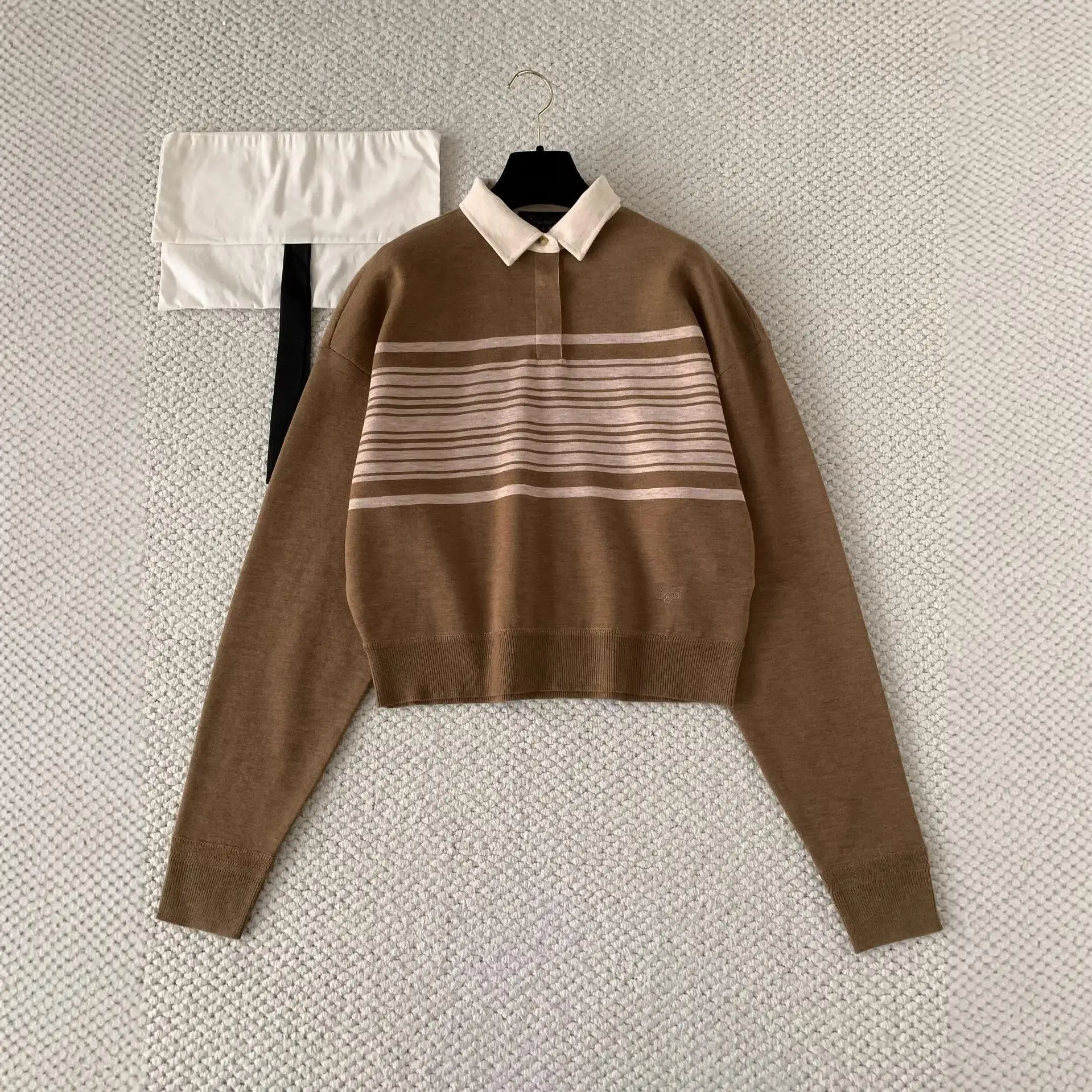 Women's Shirt Wool Blend Striped Mix Early Spring New Style Soft V-Neck Long Sleeve Casual Comfortable Breathable Top
Women's Shirt Wool Blend Striped Mix Early Spring New Style Soft V-Neck Long Sleeve Casual Comfortable Breathable Top