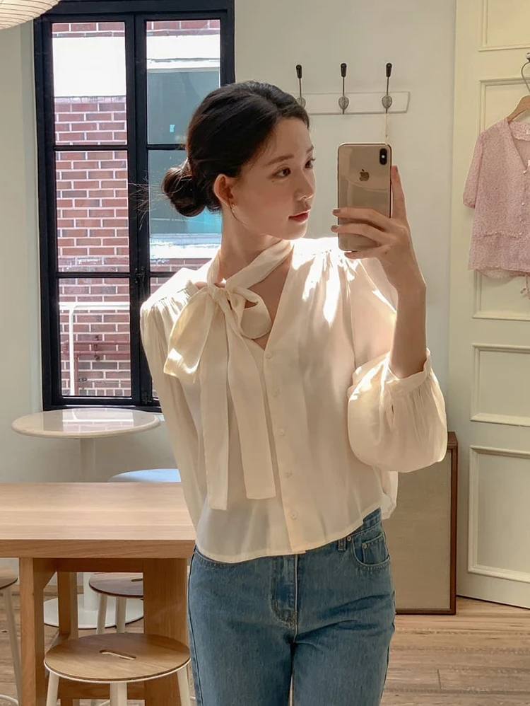 Sweet Dongdaemun Ribbon irt Women's Thin Long Sve V-Ne Top Slimming Base Layer Spring Faion Casual Loose Fit
Sweet Dongdaemun Ribbon irt Women's Thin Long Sve V-Ne Top Slimming Base Layer Spring Faion Casual Loose Fit