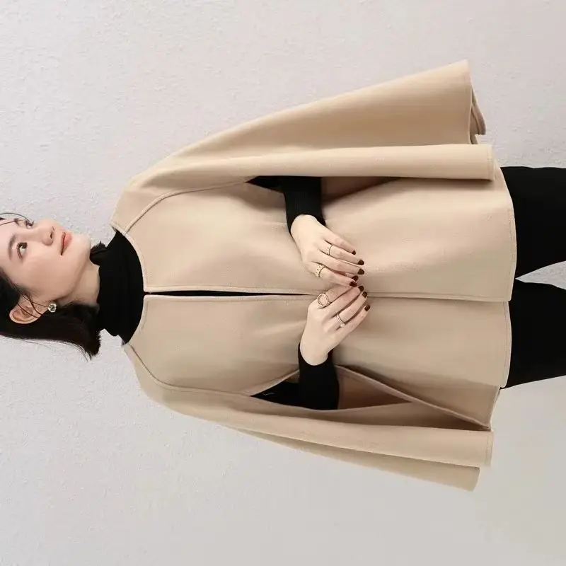 Women‘s Woolen Vest Tops 2026 Spring Autumn Winter Solid Color Woolen Cloak Vest Coat New Fashion Round Neck Loose Cloak Jacket
Women‘s Woolen Vest Tops 2026 Spring Autumn Winter Solid Color Woolen Cloak Vest Coat New Fashion Round Neck Loose Cloak Jacket
