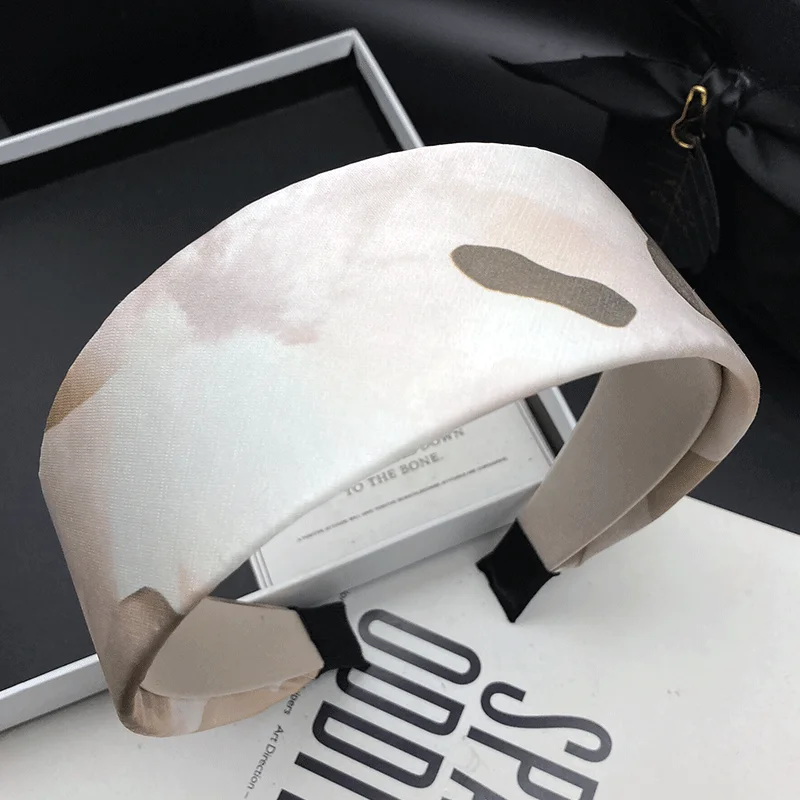2026 Spring/Summer New Hair Clip Women's Fresh Fairy Style Outward Headwear Wide Edge Press Hair Wash Headband
2026 Spring/Summer New Hair Clip Women's Fresh Fairy Style Outward Headwear Wide Edge Press Hair Wash Headband