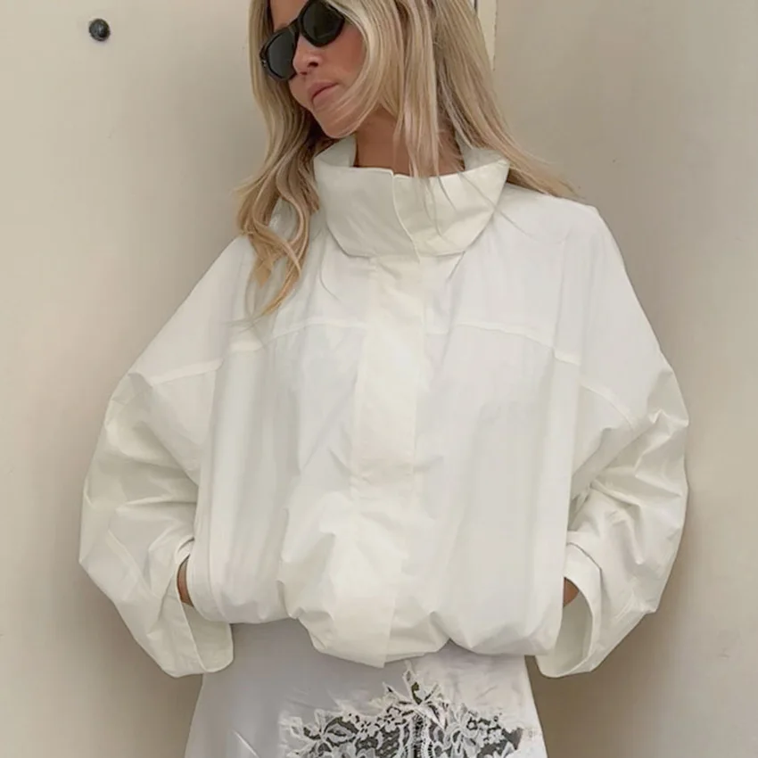 New loose drawstring outdoor jacket with a white stand up collar design
New loose drawstring outdoor jacket with a white stand up collar design