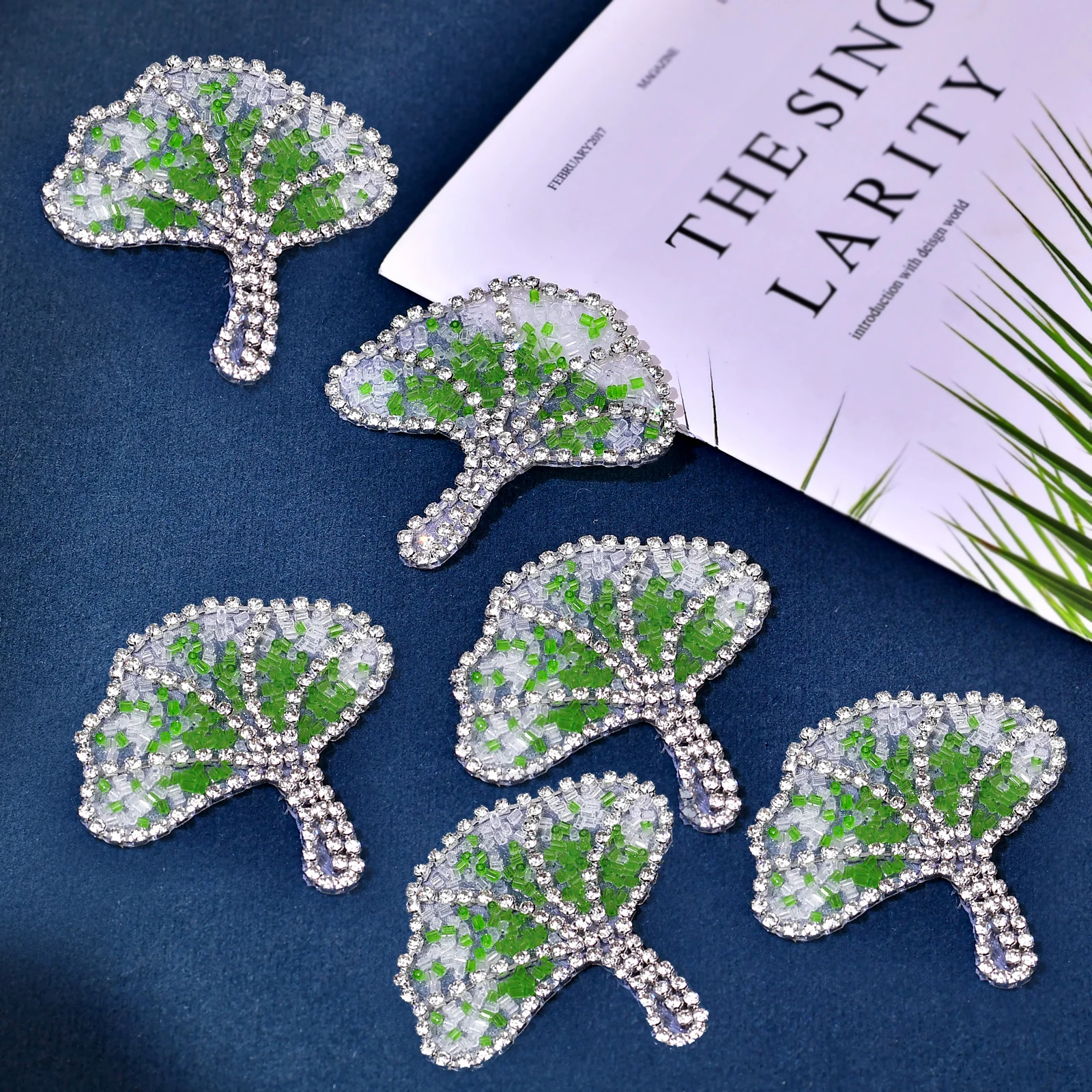 6 шт. нашивка со стразами, зеленая наклейка Lucky Leaf, для одежды, шляпы, шарфа, брюк, поделки своими руками SP142
6 шт. нашивка со стразами, зеленая наклейка Lucky Leaf, для одежды, шляпы, шарфа, брюк, поделки своими руками SP142