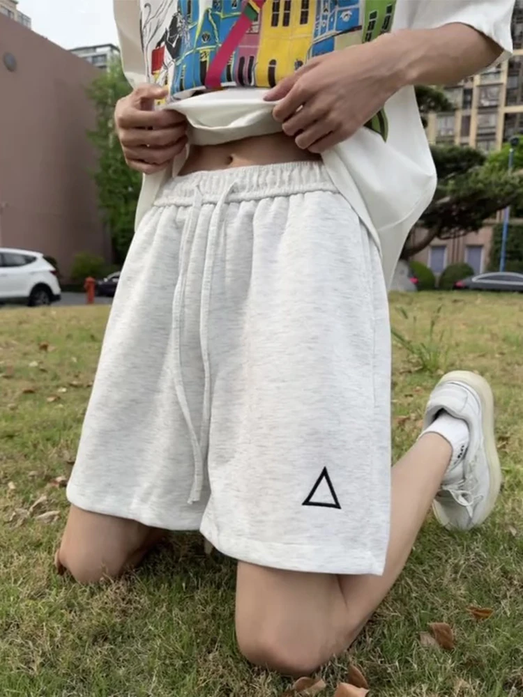 Мужские летние спортивные шорты в стиле ретро с цветочным принтом, модные, для бега, повседневные, средней длины, с эластичным поясом
Мужские летние спортивные шорты в стиле ретро с цветочным принтом, модные, для бега, повседневные, средней длины, с эластичным поясом