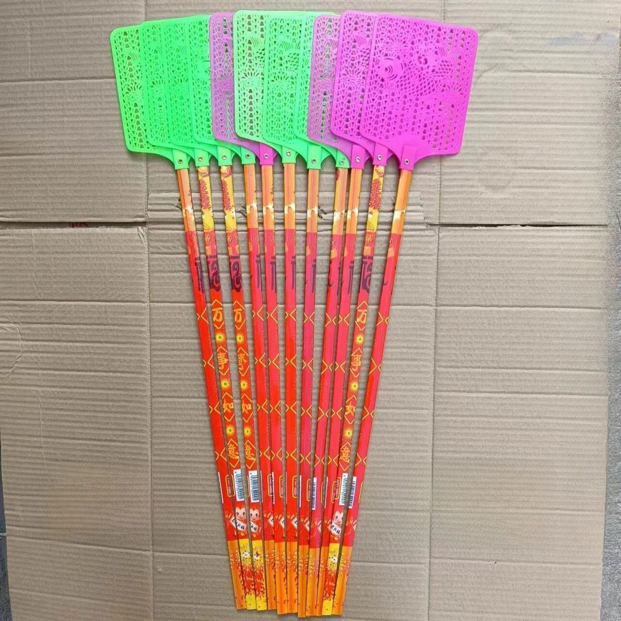 Vintage Durable Plastic Fly Swatter Long Handle Large Head Not Easy to Deform Household Manual Bamboo Handle Bug Killer
Vintage Durable Plastic Fly Swatter Long Handle Large Head Not Easy to Deform Household Manual Bamboo Handle Bug Killer