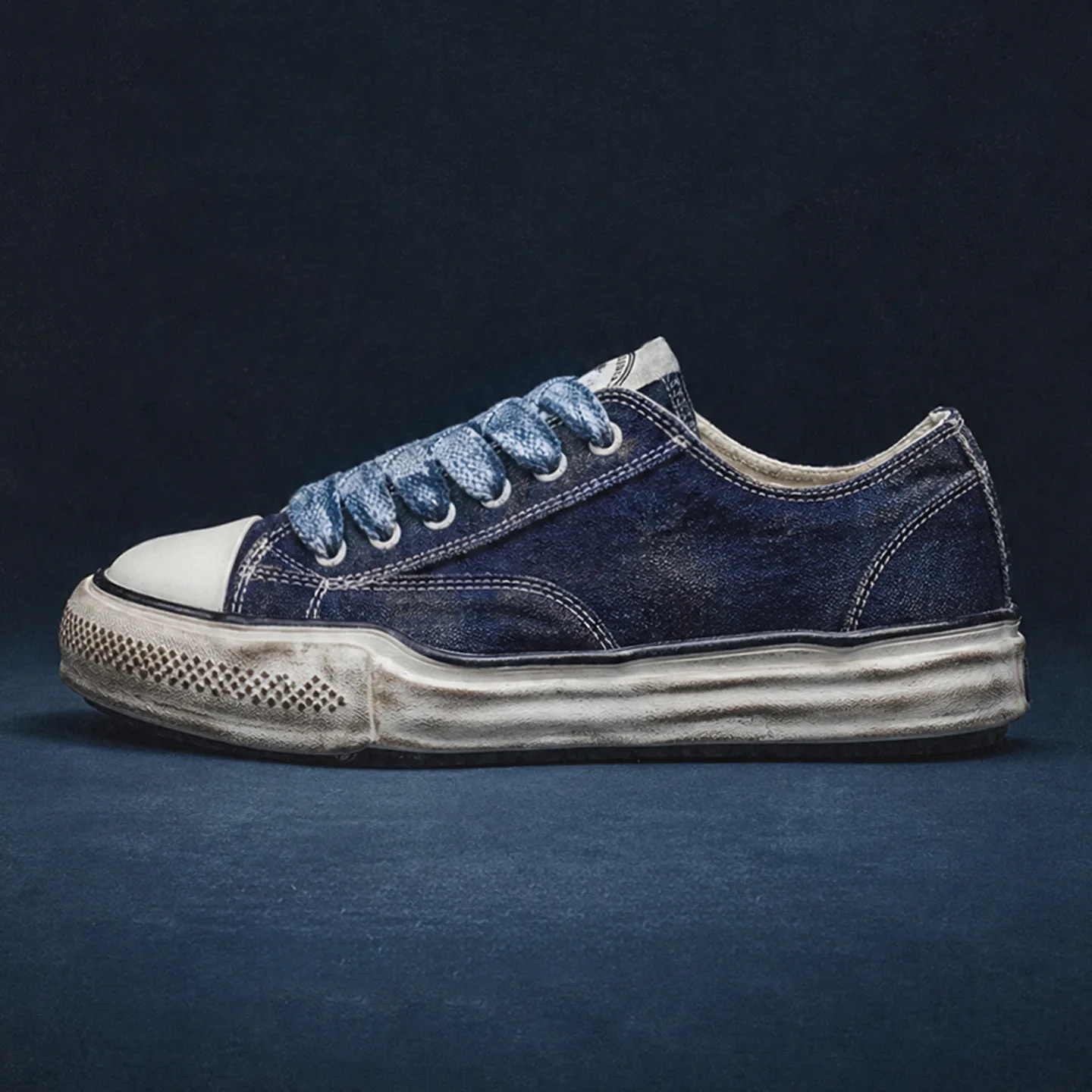 Maden 2026 New Dissolving Washed Denim Canvas Shoes Men American Retro Street Thick Sole Casual Summer Sneakers running shoes
Maden 2026 New Dissolving Washed Denim Canvas Shoes Men American Retro Street Thick Sole Casual Summer Sneakers running shoes