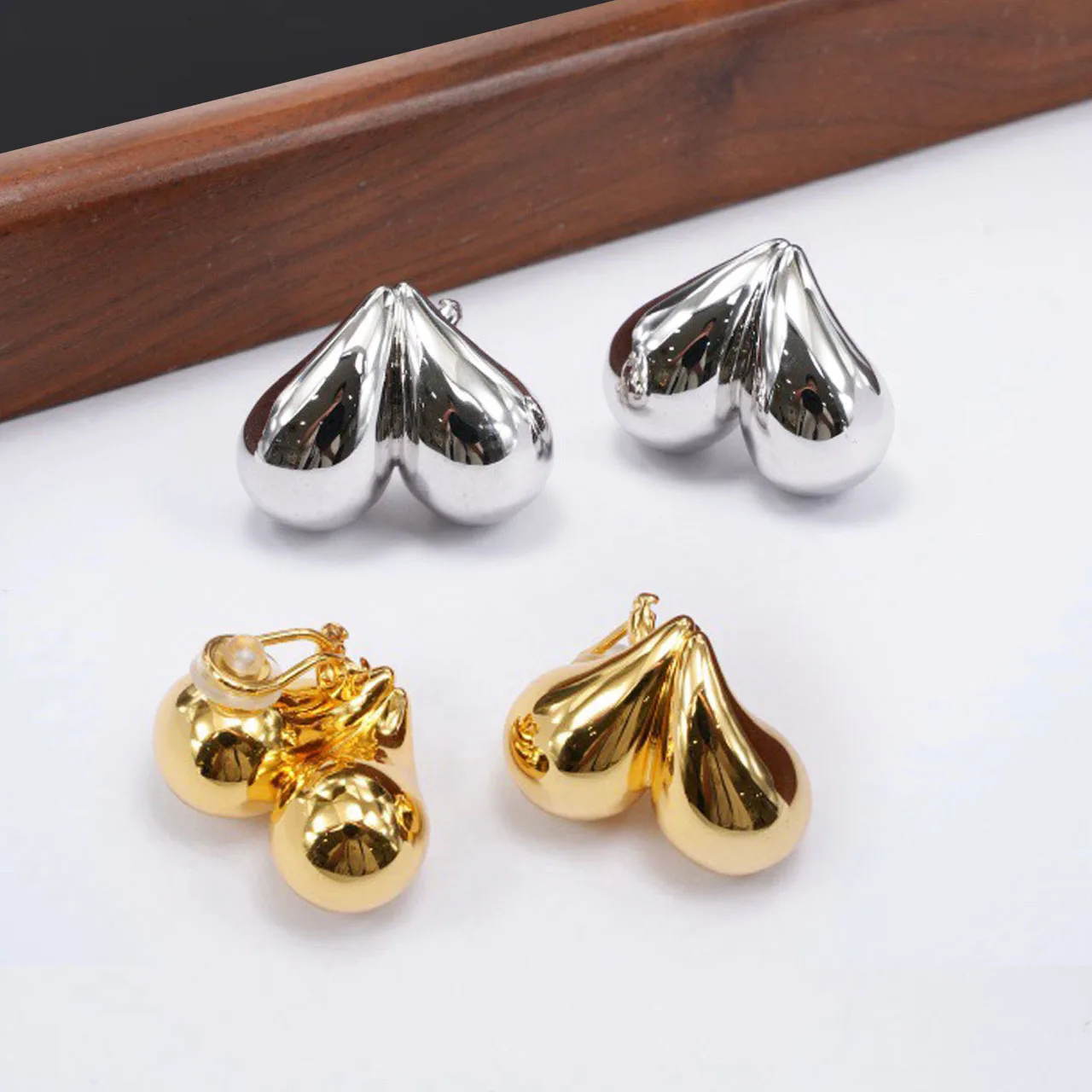 Новые украшения и аксессуары, винтажный стиль, трехмерные серьги-клипсы в форме сердца для женских вечеринок и подарков
Новые украшения и аксессуары, винтажный стиль, трехмерные серьги-клипсы в форме сердца для женских вечеринок и подарков