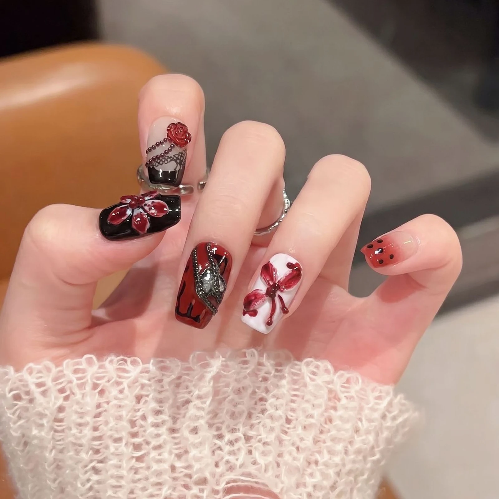 10pcs Handmade Gothic Dark Sweet Cool False Nails DIY Press on Nails with Black Red 3D Roses Flower Chains Fashion Nail Arts
10pcs Handmade Gothic Dark Sweet Cool False Nails DIY Press on Nails with Black Red 3D Roses Flower Chains Fashion Nail Arts