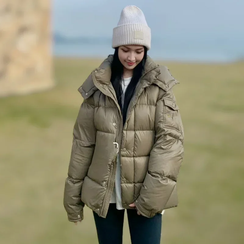 Moncl*r Solid Color Windproof Crop Puffer Jacket Unisex Winter Thick Short Style 90% White Goose Down Jacket Womans Jackets
Moncl*r Solid Color Windproof Crop Puffer Jacket Unisex Winter Thick Short Style 90% White Goose Down Jacket Womans Jackets