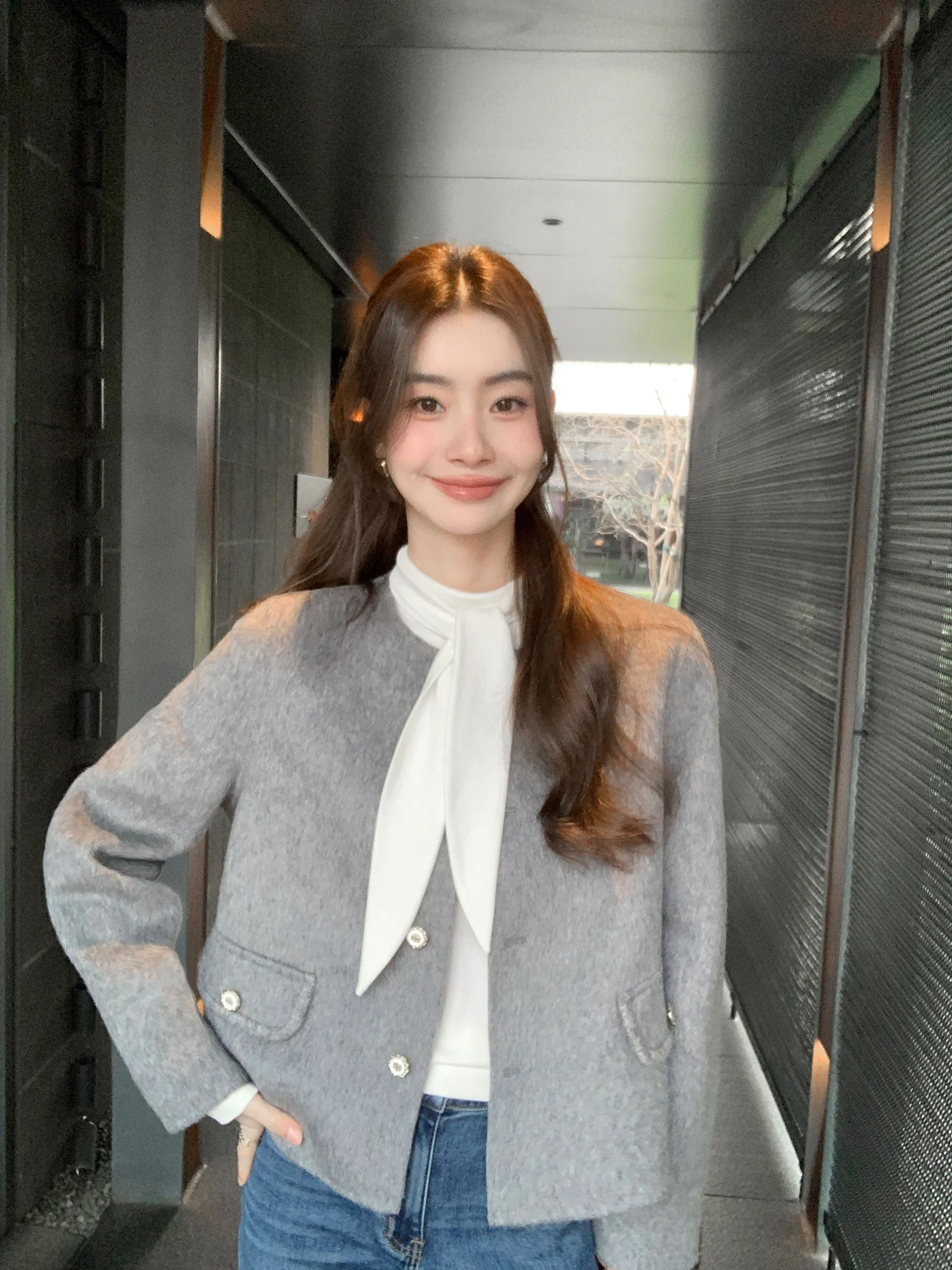 Романтичное двустороннее шерстяное пальто Pusumede: элегантный женский трикотаж для повседневного стиля. Новинка онлайн-коллекции.
Романтичное двустороннее шерстяное пальто Pusumede: элегантный женский трикотаж для повседневного стиля. Новинка онлайн-коллекции.