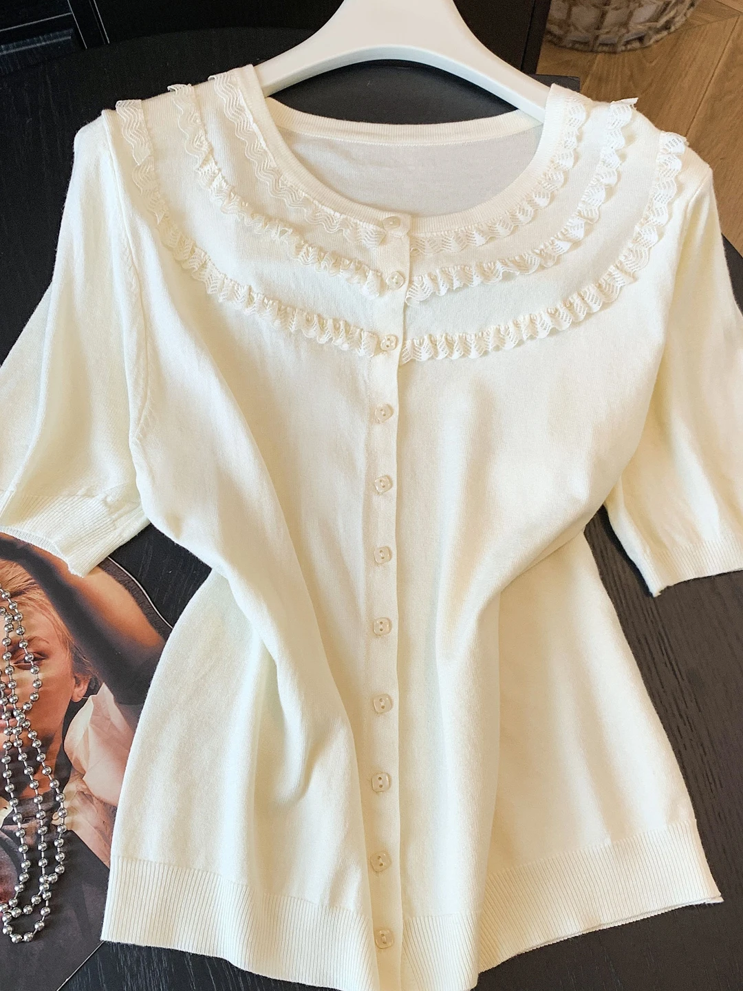 Korean Style Loose Short Sleeve Knitted Cardigan Women's Summer Fashion Slimming T-Shirt Top Lace Wood Grain Design
Korean Style Loose Short Sleeve Knitted Cardigan Women's Summer Fashion Slimming T-Shirt Top Lace Wood Grain Design