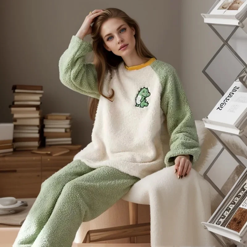 Thickened Warm Flannel Women's Sleepwear Coral Velvet Pajamas Winter Cute Cartoon Bear Padded Casual Ladies Nightwear 2PCS/Set
Thickened Warm Flannel Women's Sleepwear Coral Velvet Pajamas Winter Cute Cartoon Bear Padded Casual Ladies Nightwear 2PCS/Set