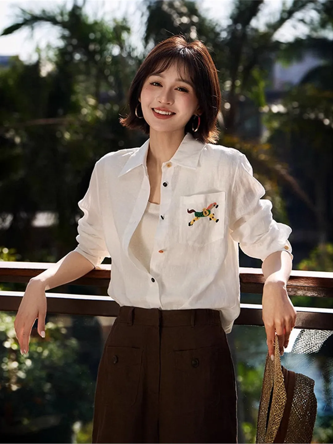 Rainbow Single-Button Embroidered Cotton Linen Shirt Old Money Style Fashionable Commute Loose Fit Short Sleeve Women's Shirt
Rainbow Single-Button Embroidered Cotton Linen Shirt Old Money Style Fashionable Commute Loose Fit Short Sleeve Women's Shirt