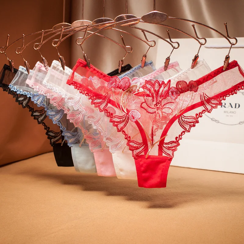 New Sexy Lace Floral Thong Ladies Panties Mesh Embroidered Yarn Perspective Young Women Girls Underwear Thongs Sexy Lingerie
New Sexy Lace Floral Thong Ladies Panties Mesh Embroidered Yarn Perspective Young Women Girls Underwear Thongs Sexy Lingerie