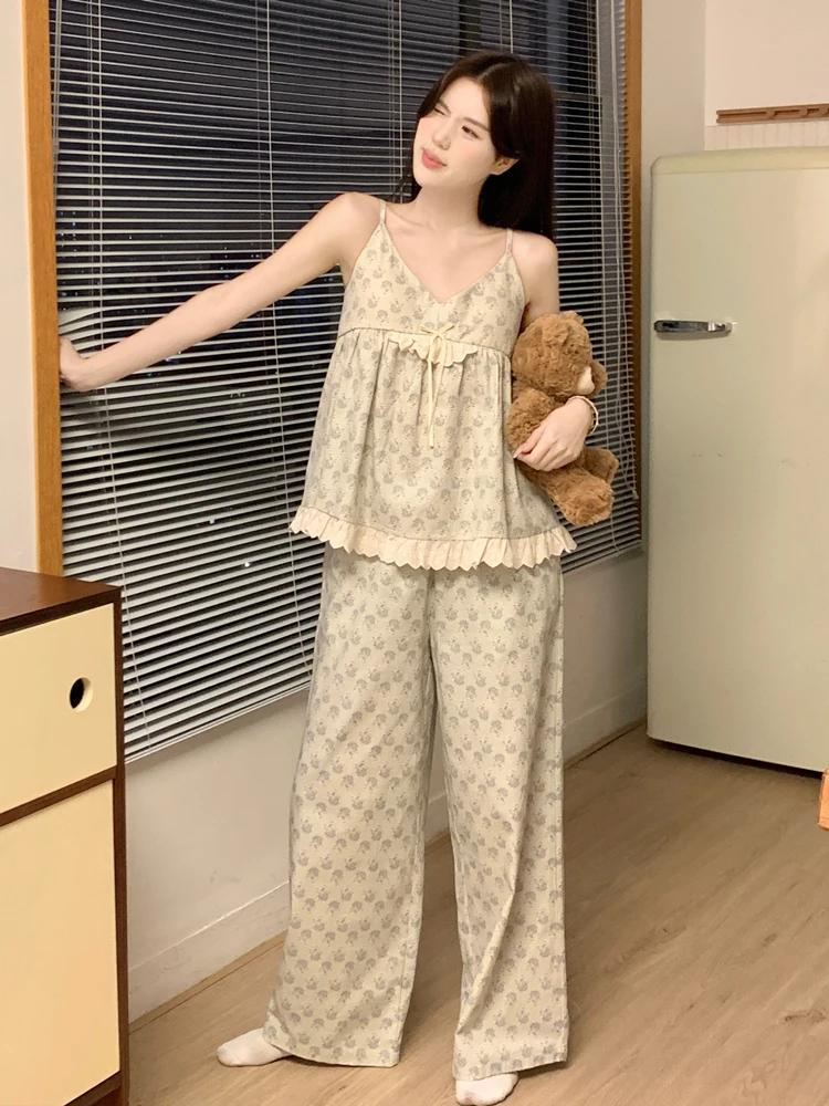 Floral Print Sleepwear Women's Strap Long Pants Summer New Style Student with Chest Pad Home Clothes Outdoor Wearable Set
Floral Print Sleepwear Women's Strap Long Pants Summer New Style Student with Chest Pad Home Clothes Outdoor Wearable Set