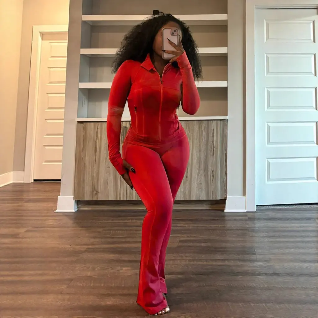 Женский сексуальный спортивный комплект из двух предметов с длинным рукавом и микророгом, облегающий крой для весны и лета в Европе и США
Женский сексуальный спортивный комплект из двух предметов с длинным рукавом и микророгом, облегающий крой для весны и лета в Европе и США