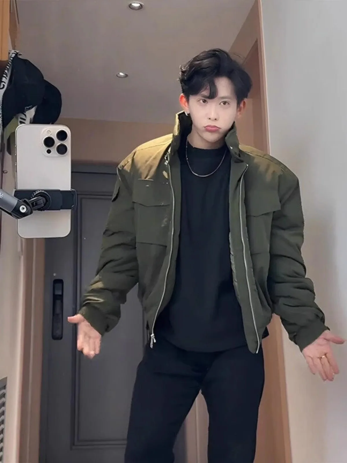 Утепленная хлопковая куртка-бомбер мужская зимняя в американском стиле, свободного кроя, молодежная, модная, однотонная
Утепленная хлопковая куртка-бомбер мужская зимняя в американском стиле, свободного кроя, молодежная, модная, однотонная