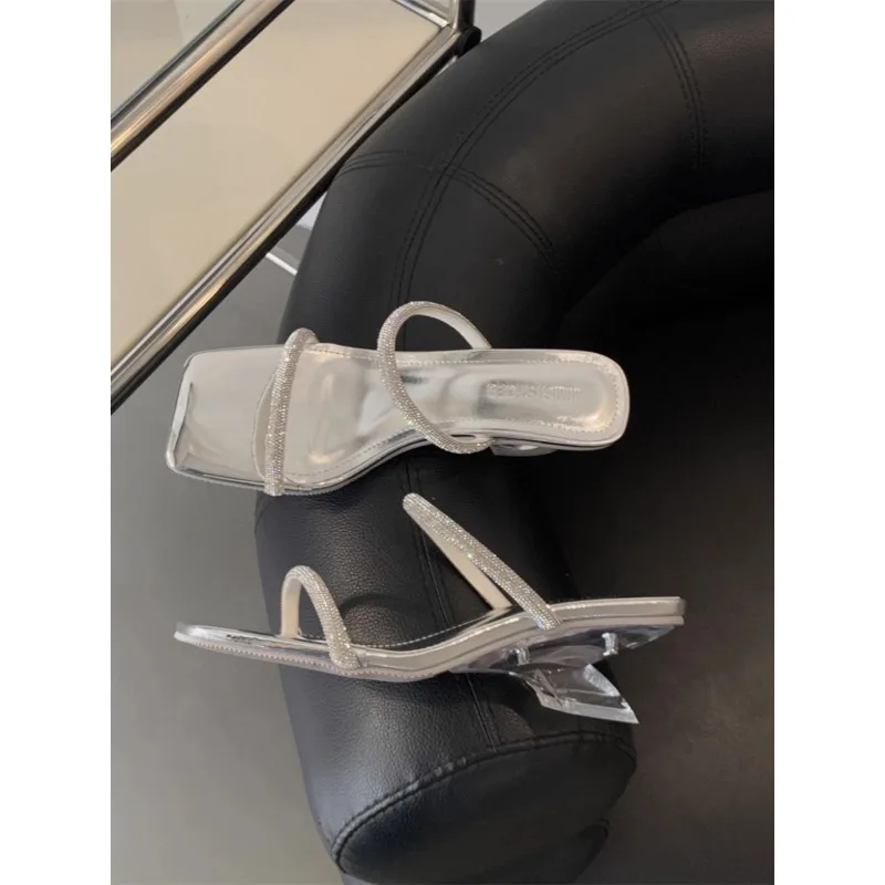 Women's Designer Summer Slippers Fashion French Rhinestone Open Toe Spaghetti Strap Sandals Dress Fairy Style 2025 Women Shoes
Women's Designer Summer Slippers Fashion French Rhinestone Open Toe Spaghetti Strap Sandals Dress Fairy Style 2025 Women Shoes