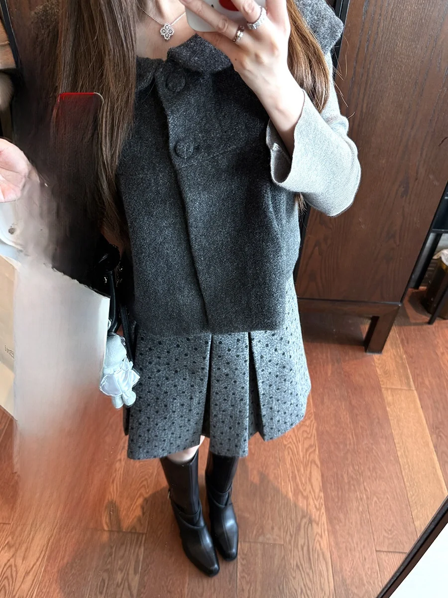 NAOAO Doll Shirt Lapel Woolen Top in Beige Grey Short Open Cardigan Style Female Outerwear for Winter Season
NAOAO Doll Shirt Lapel Woolen Top in Beige Grey Short Open Cardigan Style Female Outerwear for Winter Season
