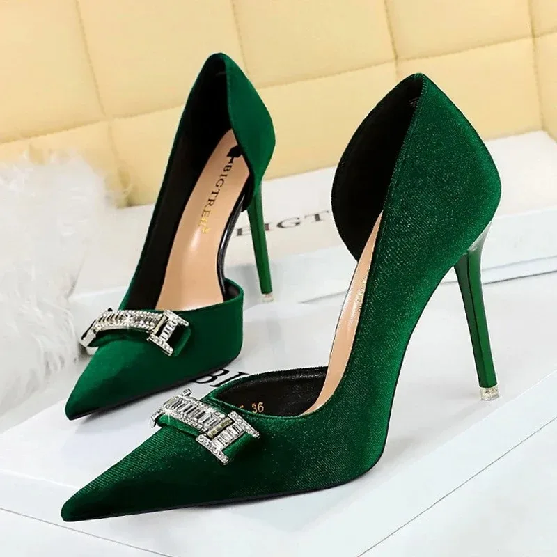 Fashion Designer Women's Shoes Exquisite Metal Decoration High Heels for Woman French Style Suede Casual Shoes Zapatos De Mujer
Fashion Designer Women's Shoes Exquisite Metal Decoration High Heels for Woman French Style Suede Casual Shoes Zapatos De Mujer
