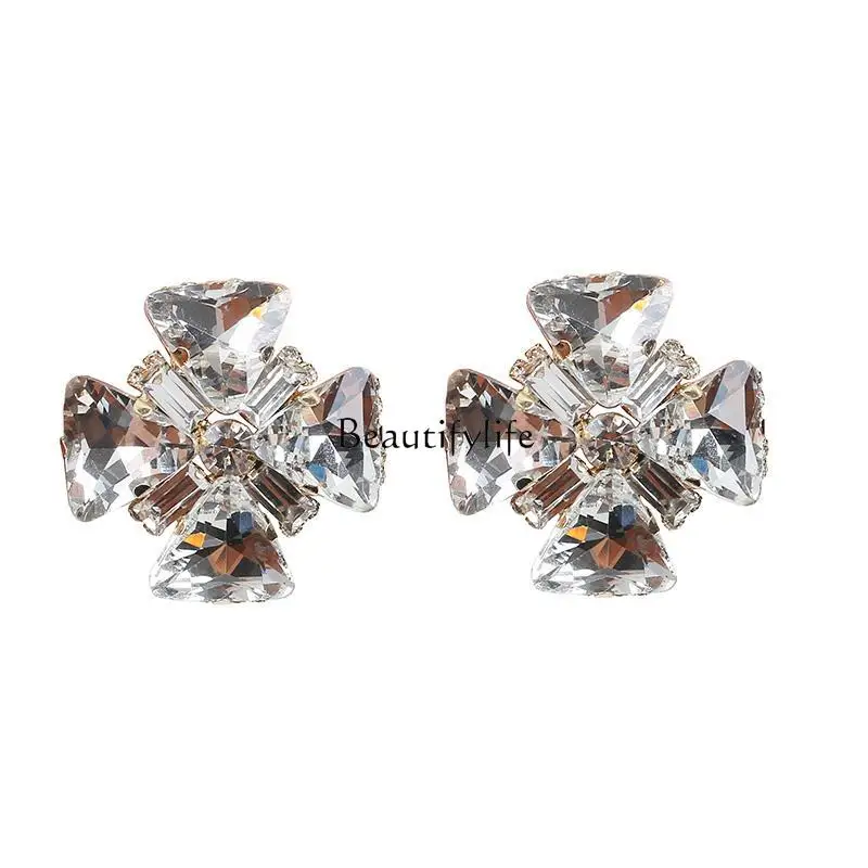 Triangular geometry full diamond zircon earrings geometric personality exaggerated stud earrings
Triangular geometry full diamond zircon earrings geometric personality exaggerated stud earrings