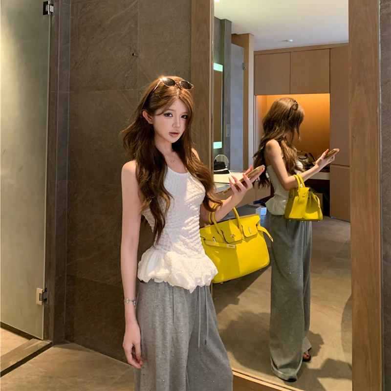 Women's Knitted Neck Hanging Strap Vest Slim Fit Sleeveless Top Korean Style Summer Outerwear Fashionable Hollow out Design
Women's Knitted Neck Hanging Strap Vest Slim Fit Sleeveless Top Korean Style Summer Outerwear Fashionable Hollow out Design