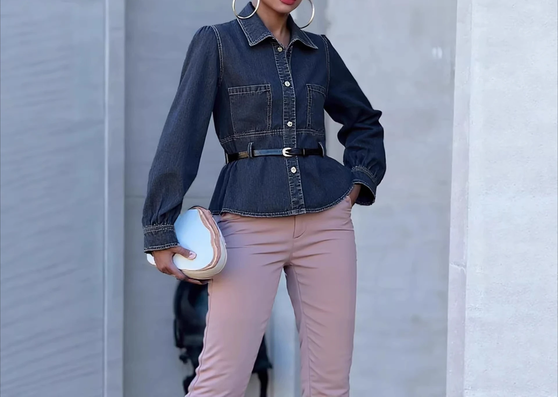 2026 Spring and Autumn New Waist Belt Double Pocket Washed Denim Shirt
2026 Spring and Autumn New Waist Belt Double Pocket Washed Denim Shirt