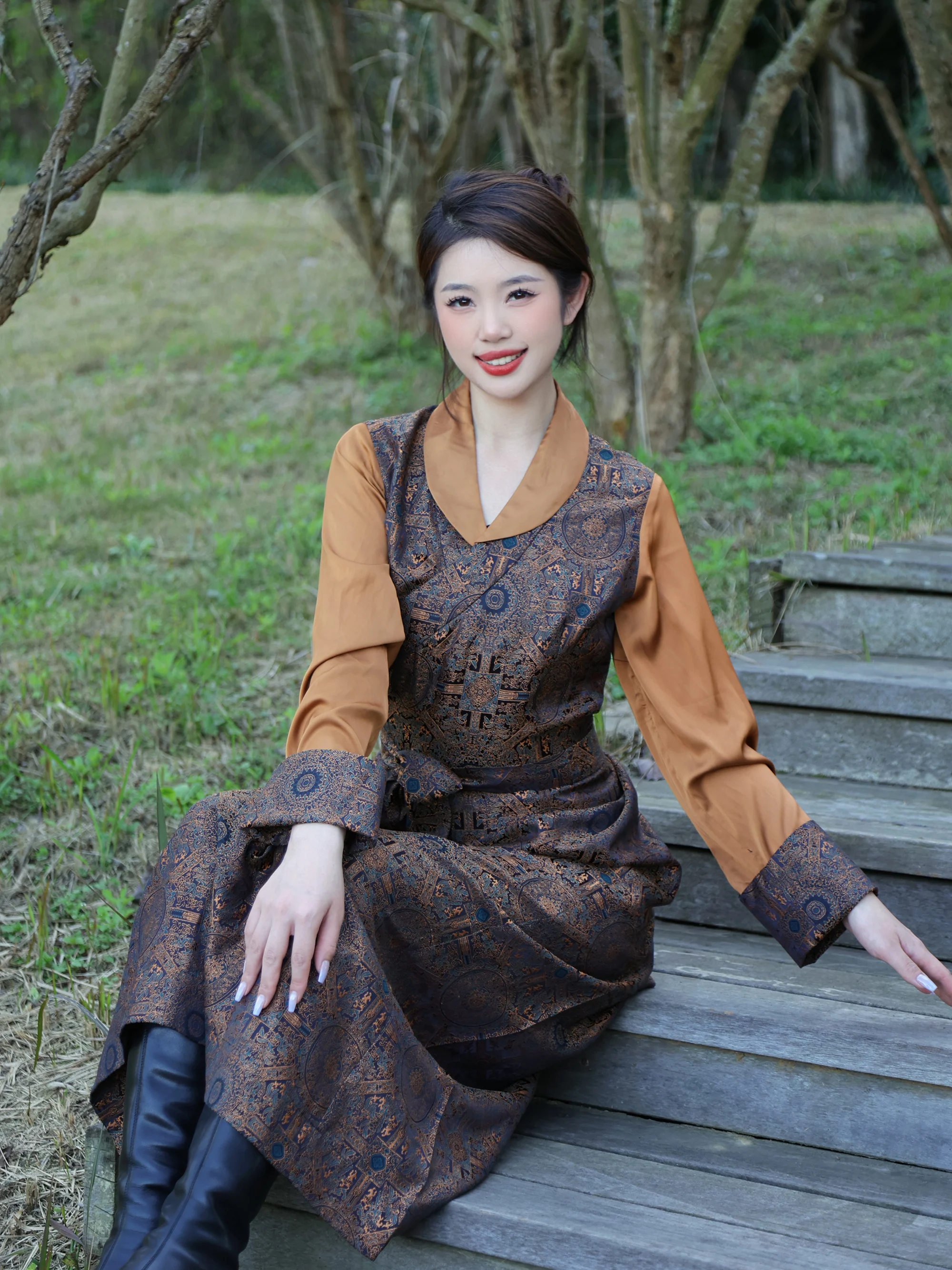 Длинная юбка-трапеция Bury в тибетском этническом стиле для женщин, весна-осень, с завышенной талией, V-образным вырезом, ретро-стиль, элегантное платье
Длинная юбка-трапеция Bury в тибетском этническом стиле для женщин, весна-осень, с завышенной талией, V-образным вырезом, ретро-стиль, элегантное платье