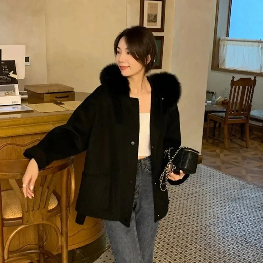 Верхняя одежда с большим меховым воротником и капюшоном, шерстяное пальто из натурального меха лисы, свободное пальто 2025, зима, новые женские темпераментные утолщенные парки большого размера, женские парки
Верхняя одежда с большим меховым воротником и капюшоном, шерстяное пальто из натурального меха лисы, свободное пальто 2025, зима, новые женские темпераментные утолщенные парки большого размера, женские парки