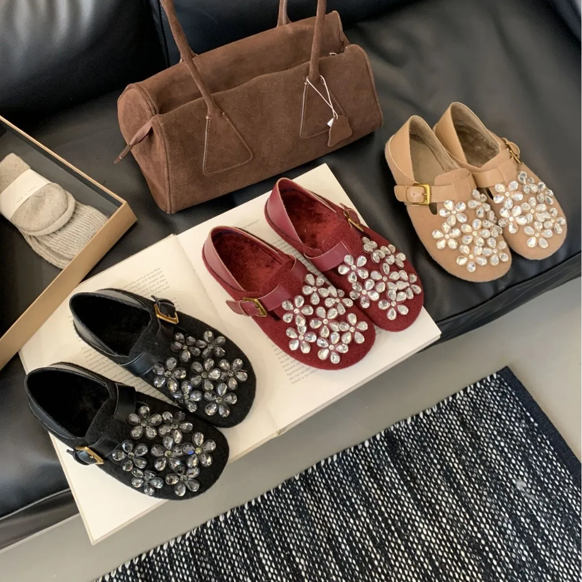 French Style Full Diamond Single Shoes for Women with Plush Warm Fur Shoes for Outdoor Wear Flat Cotton Shoes
French Style Full Diamond Single Shoes for Women with Plush Warm Fur Shoes for Outdoor Wear Flat Cotton Shoes