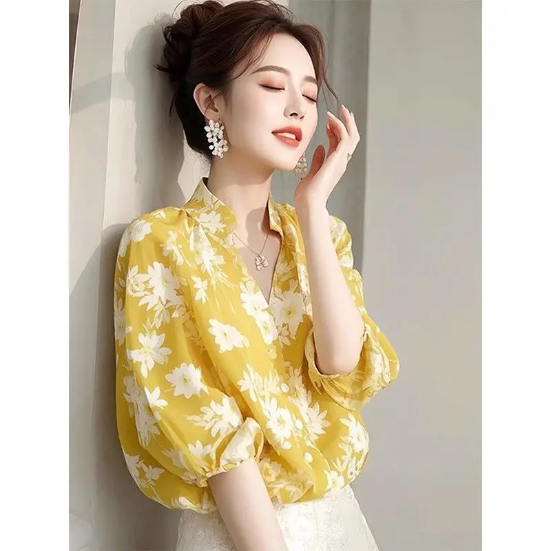 Summer Casual Korean Fashion Loose Buttons Single Breasted Printing Half Sleeve Youth Lively Bright Easy Close to the People
Summer Casual Korean Fashion Loose Buttons Single Breasted Printing Half Sleeve Youth Lively Bright Easy Close to the People